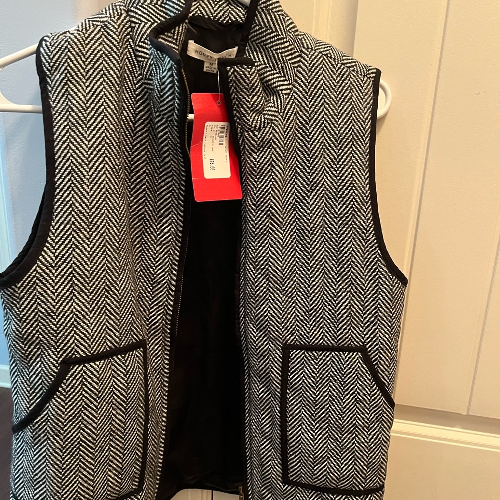 Cute Black puffer jacket!